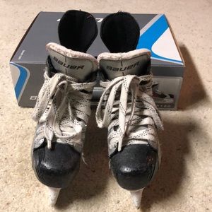 Boys Bauer Vapor hockey skates